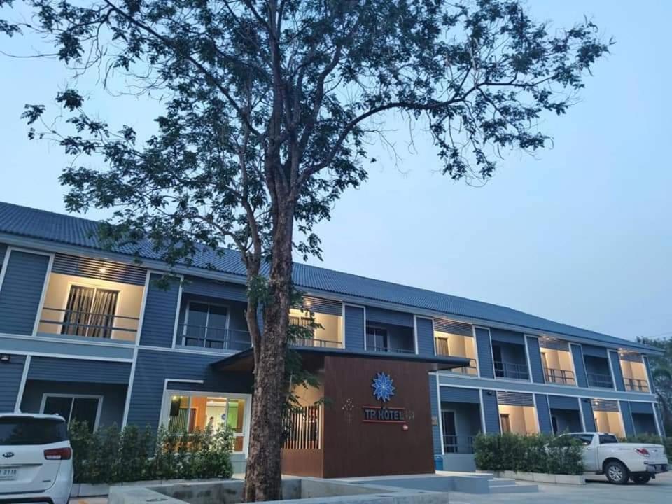 At Tp Hotel Phetchabun Esterno foto